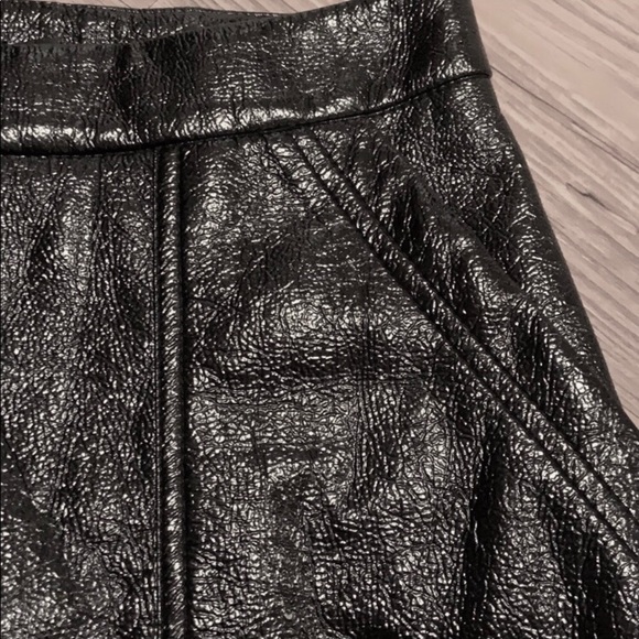 Boohoo faux leather latex mini skirt w pockets - Picture 2 of 7